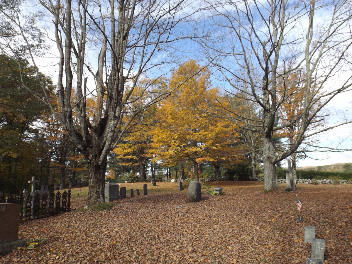dmmyer1's tweet photo. #Photography #Pictures #NewEngland #NewHampshire #NelsonNH #Town #Cemetery #Fall #Autumn #October https://t.co/swx3Sbgb0g