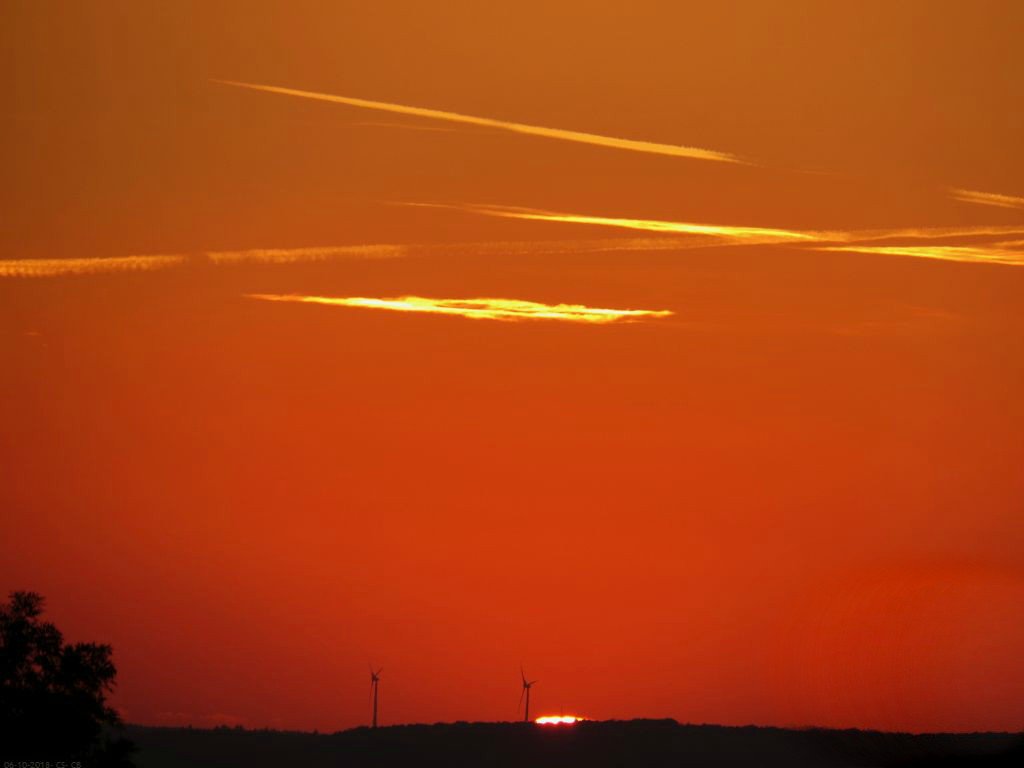 beingmyself_25's tweet photo. #Chemtrails #AerosolAssault #Aluminium #Barium #Stronthium  #Sulphuricacid #CHAFF #WeatherModification #GeoEngineering #HAARP #Nexrad #Fallstreak #Opchemtrails #SRM #PolymerFiber #WeDoNotConsent  #SkyOverGermany https://t.co/bJayUmWfmy