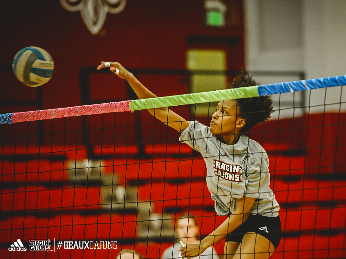 RaginCajunsVB's tweet photo. Putting in work 💪

Gearing up for the second half of Sun Belt play, which starts Friday at EKL!

#GeauxCajuns ⚜️ https://t.co/Snb0dIC3UK