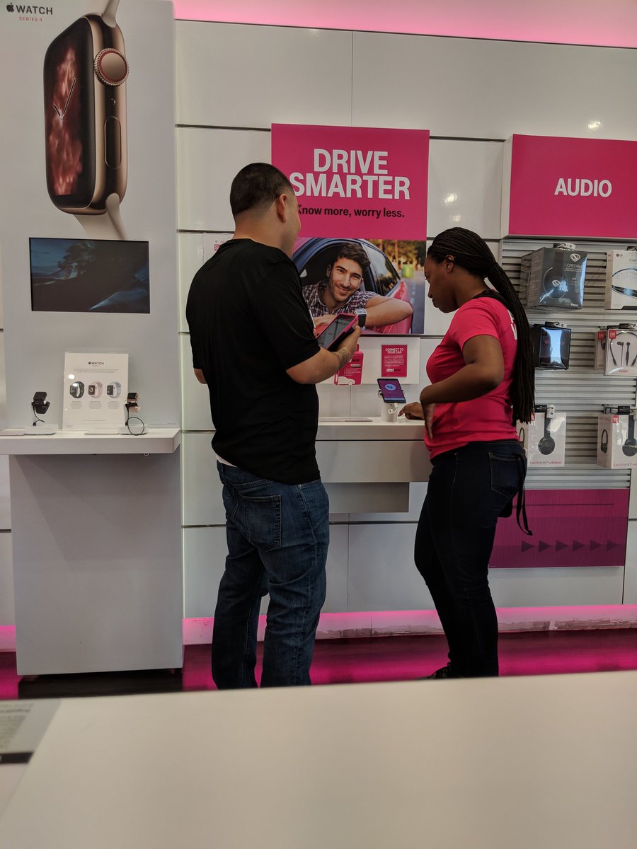 Colt1176's tweet photo. Role-playing at it's finest! 1176 working hard to bring that amazing customer experience every day! π₯π₯π₯
#customerobsessed #EDUBNation #exclusivewireless
@jdizzle1183 @tmobbbrianaoki @nazarma @isaac2691 @anthonyheng82 @tommyhheng https://t.co/uRSx9dK0wM