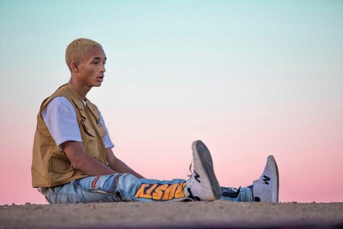 akbar_ob's tweet image. Pizza always confuses me.
It comes in a square box yet you open it it's round ,you start eating it it's triangle. life and people are alike, look different appear different behave absolutely different