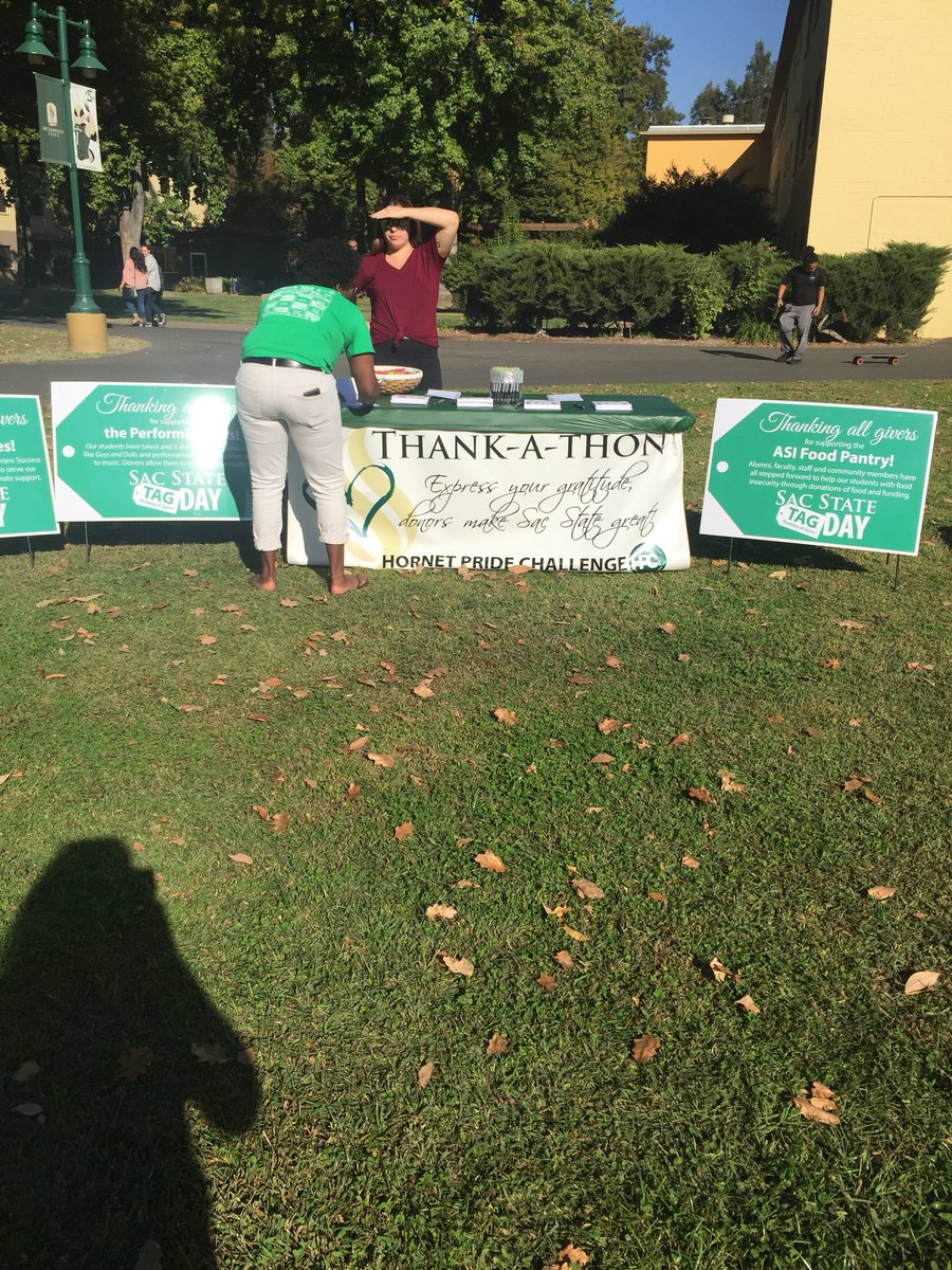 lukas_ashley's tweet photo. #Hornetfest2018 giving back by having a Thank-a-thon. Very nice @Timipoeppelman https://t.co/F1hEIHDYap
