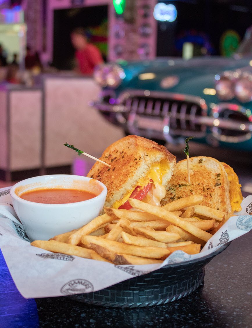 Corvette Diner tweet media