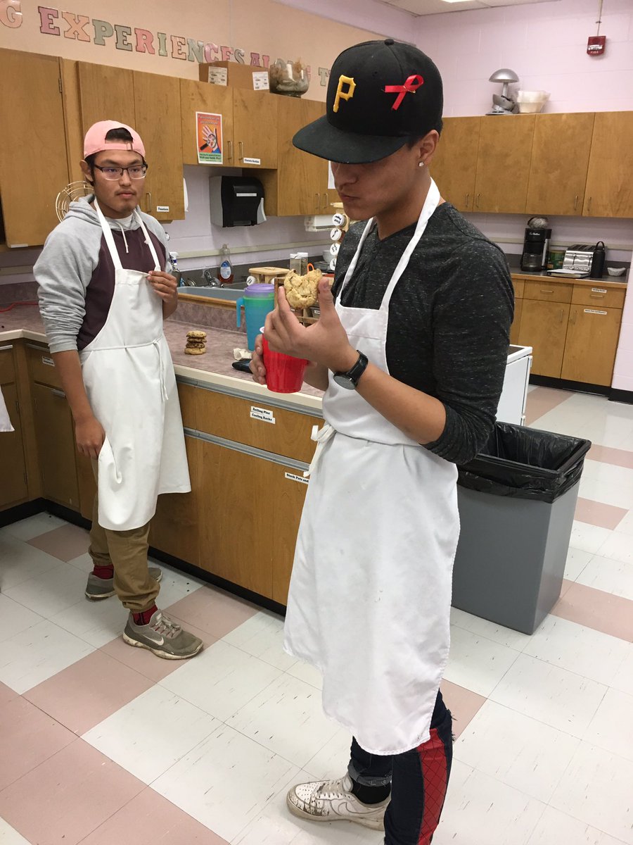 Mr_ABernier's tweet photo. Nothing like baking cookies to illustrate heat movement by radiation, convection, and conduction. #Science14 https://t.co/1rd08nL0OL