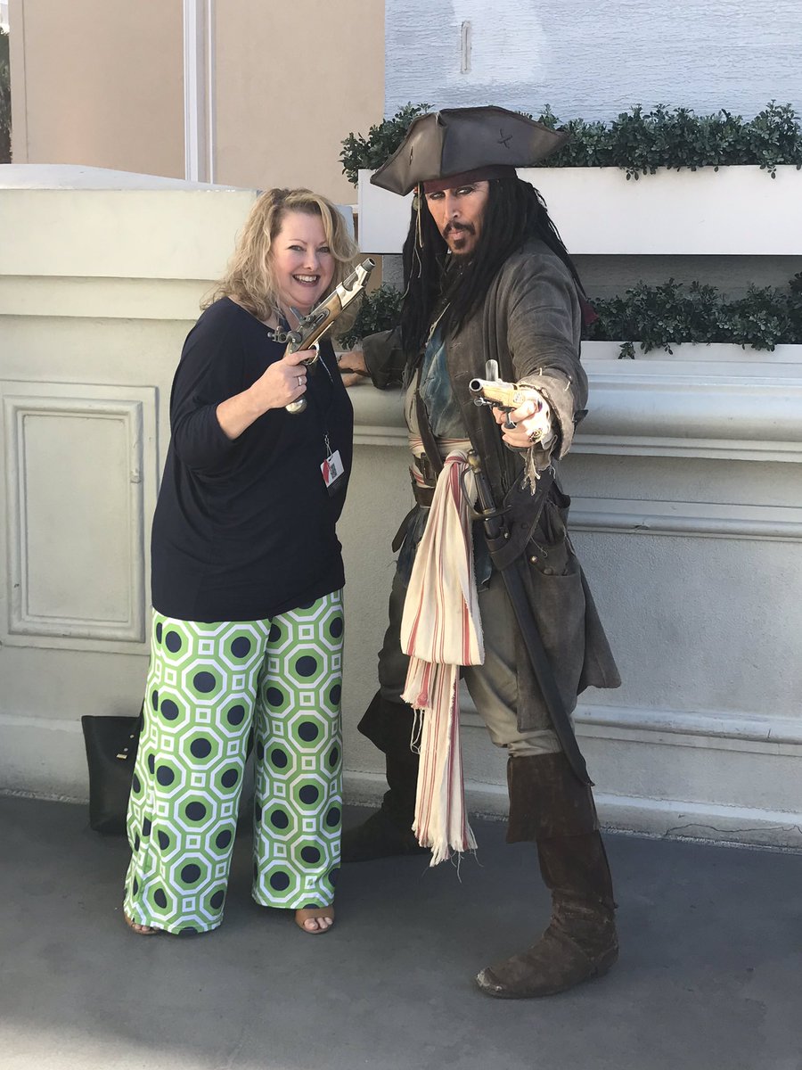 SharlaArtz's tweet image. #GridSecCon protecting the grid via whatever means necessary #pirateISAC