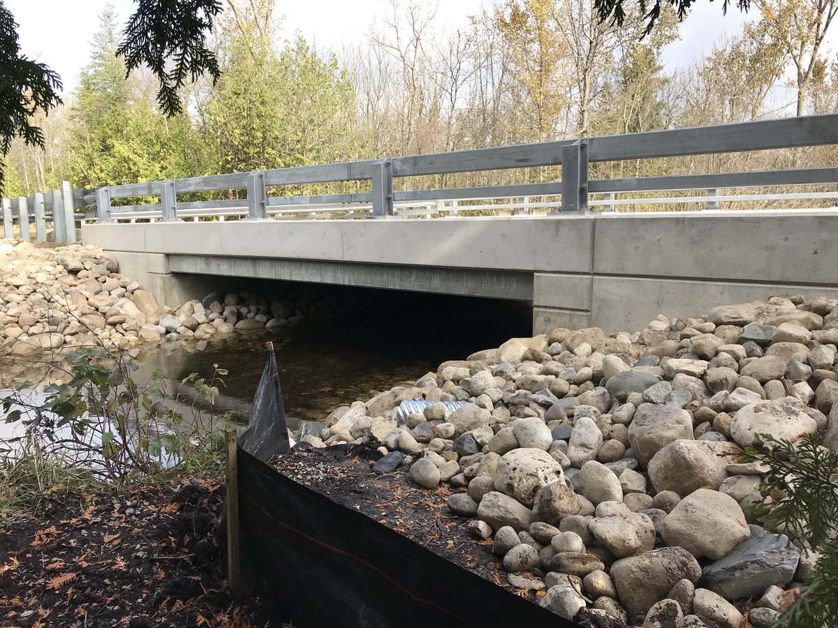 WGKellyConst's tweet photo. The waterproofing, railings, and guide rail are completed in Erin. We are just waiting on some nice weather to lay asphalt. https://t.co/RBbxGAyli8