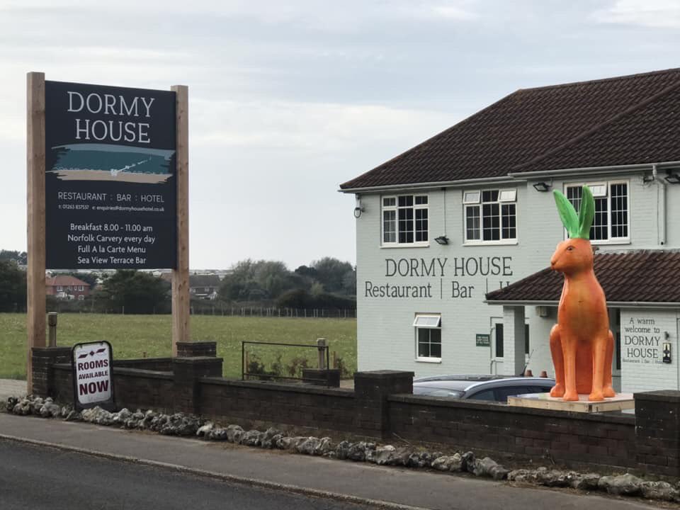 GoGo_Trails's tweet image. Location location - looks like #Cromer is getting its fair share of hare! Fabulous news @DormyHouse @no1cromer @ThisIsCromer supporting  @break_charity #ggh18 #foreverhomes 💚🥕🥕🍤🍟🍴