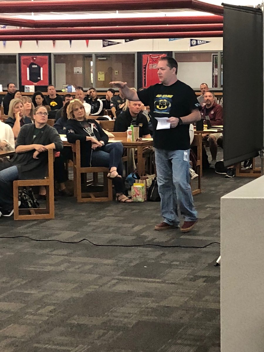 TheRedMtnWay's tweet photo. Mountain Talks continuing to have a big impact as Mr. Erickson reminds us of the difference we can make in the lives of all people (adults and students). #StandUpForSelf #AdvocateForOthers https://t.co/oiVbMKXkAd