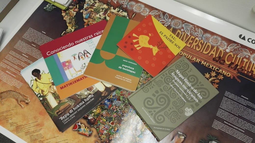 aidee_condoblee's tweet photo. Todo listo para el editatón "De voz en voz: lenguas indígenas de México"
Acompáñennos a crear y mejorar entradas en #Wikipedia sobre las lenguas originarias mexicanas.
+info: https://t.co/D2LVSA6MJ2
¡Tenemos muchos regalos para los participantes! 👇 https://t.co/0TQnBui89D