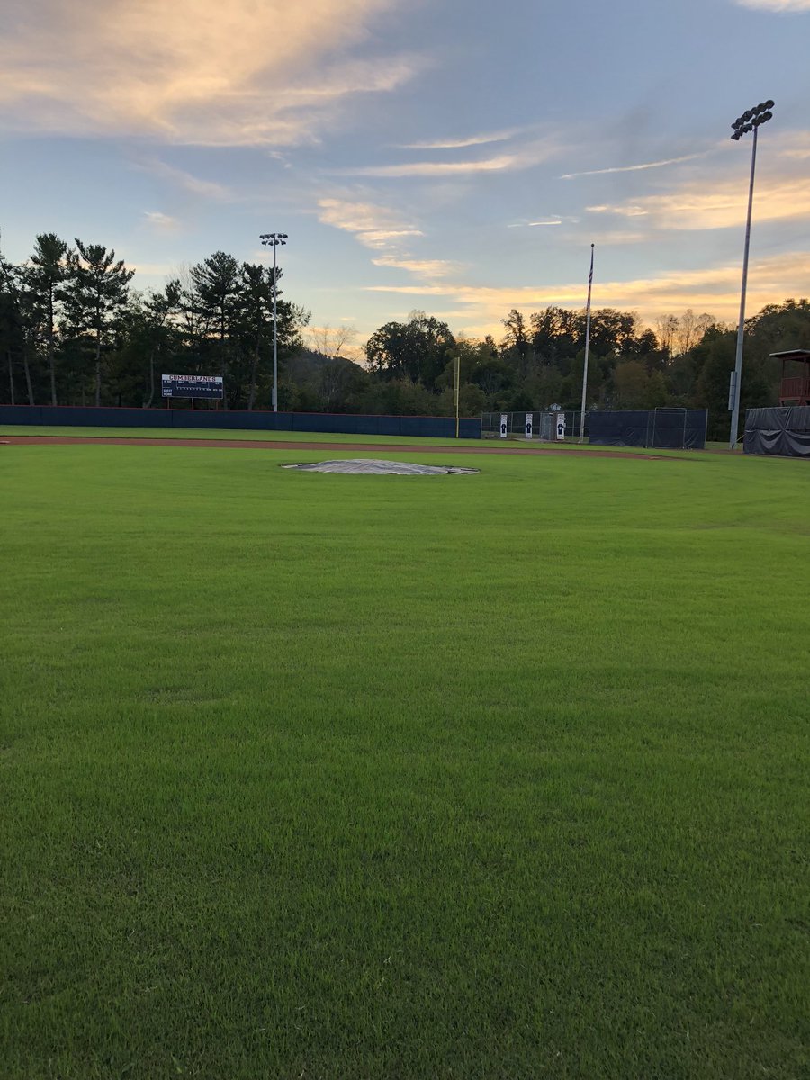 UCSportsFields's tweet photo. There is not a sight much prettier than when the rye first comes in at Doyle Buhl Stadium. https://t.co/MOzPJ8SNFM