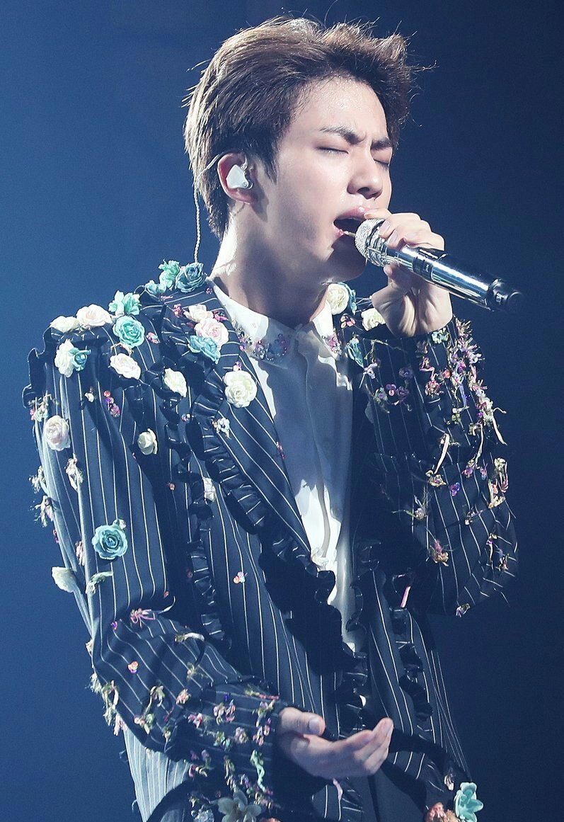 Jiminssi1095's tweet photo. Vocal King's ๐๐๐๐๐๐๐ @BTS_twt @bts_bighit
#BTSinBerlinD2 #์ธ๊ธฐ์์_์์ด๋ฆฌ์ฌ๋ฐค #BTSLoveYourselfTour #TTUT #BTSARMY #BTS #Jinisourtreasure #JIMIN #taehyung #JUNGKOOK https://t.co/zZdwkiHdvz