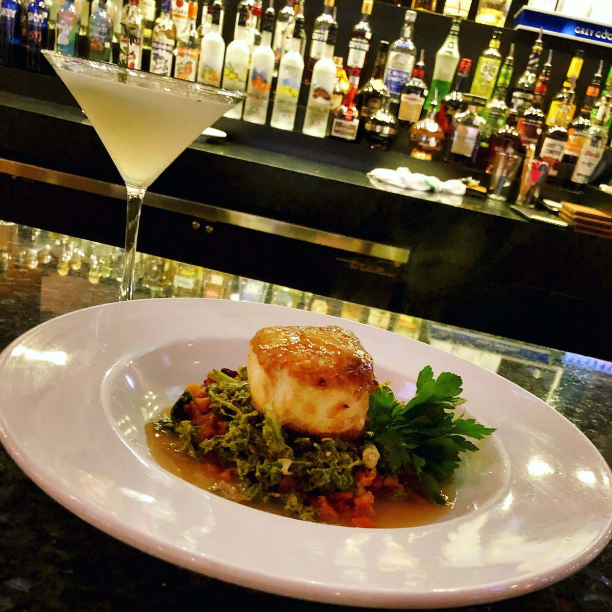 1Fish2FishVB's tweet image. Halibut•Crispy Fried Sweet Potatoes•Creamed Kale•Duck and Applejack Sauce•Apple Cider Glaze #foodie #special
