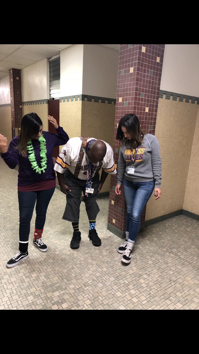 MrsU_MagoffinAP's tweet photo. Mix Matching #Homecomingweek2018 #USHistory @AHSGoldenEagles https://t.co/jQDVhzimYO