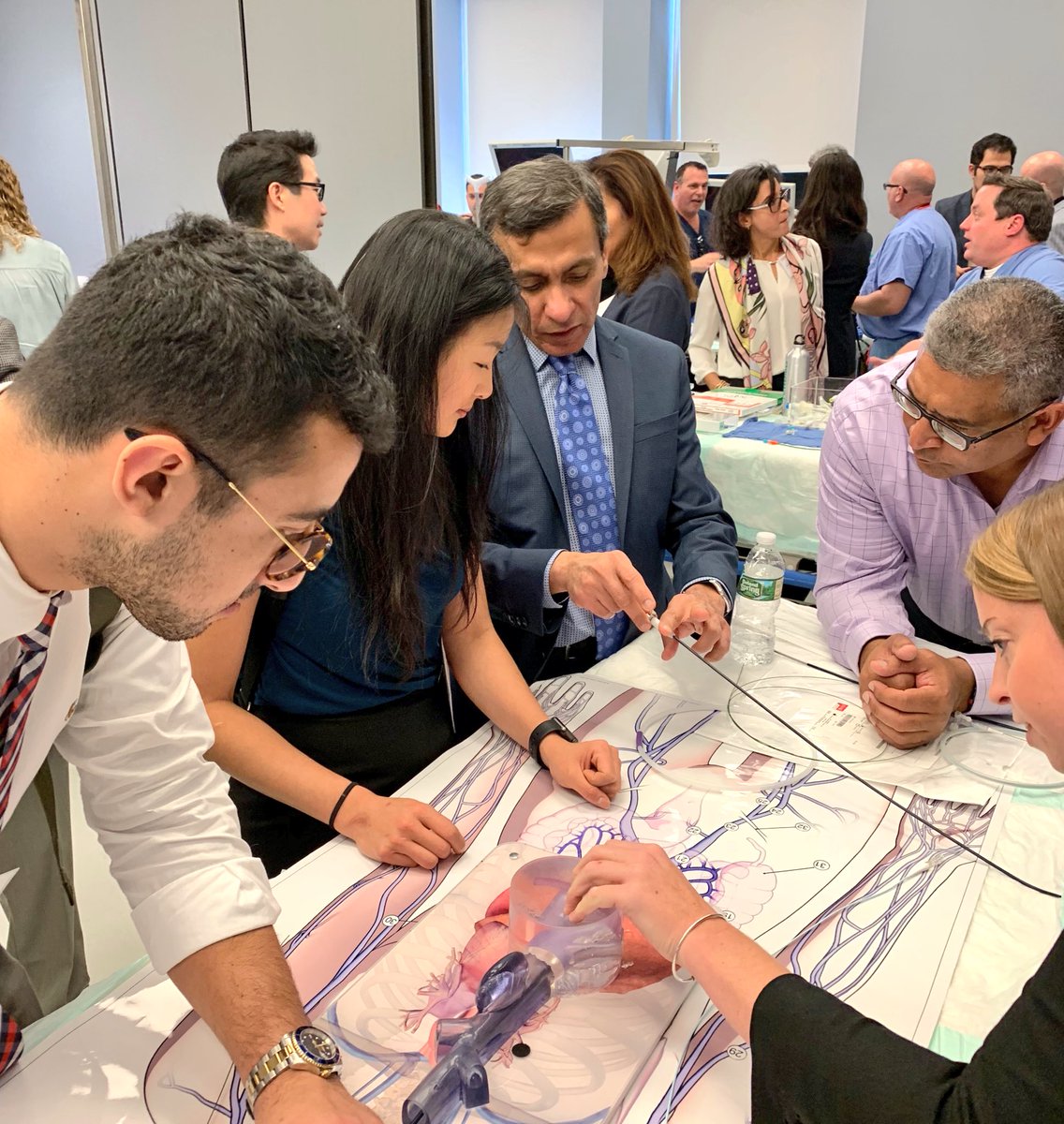 You missed out if you didn’t come to Day 1 of <a href="/DDInterventions/">ASDDI</a>! Thanks for the hands-on TIPS sim teaching and #iRad history pimping,  <a href="/SohailCmd/">Sohail Contractor</a>! <a href="/RutgersIR/">Rutgers IR</a> <a href="/WeillCornell_IR/">Weill Cornell Medicine Interventional Radiology</a>, 📸cred: <a href="/JohntheLab/">John A. Cieslak III, MD, PhD</a>