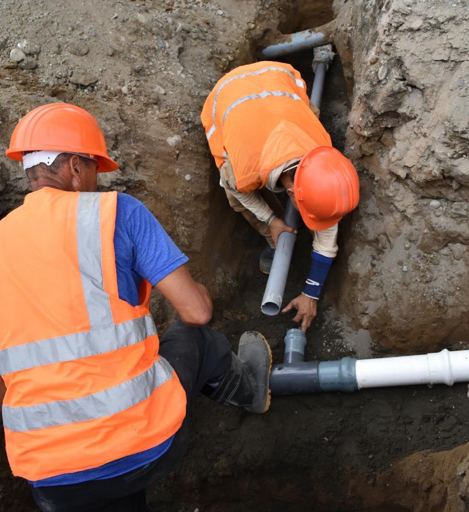 GADMJujan's tweet photo. [Más sectores de la cabecera cantonal son intervenidos en la construcción del agua potable]

Barrio Lindo, calle 24 de Mayo (más conocida como El Bolsillo) y Los Antolines, están siendo intervenidos en la construcción del sistema de agua potable que se ejecuta en #Jujan. https://t.co/gyqlBHf4EY