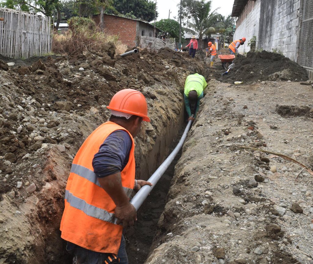 GADMJujan's tweet photo. En estas zonas del cantón se realiza la instalación de la red de distribución y de redes domiciliarias. https://t.co/dNAiLpNxfx