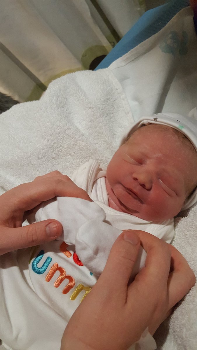 traceyo47's tweet photo. This is my granson oliver born on monday at 18.18 at 6lb 4oz  💖💖 https://t.co/b8Y8spDI7G