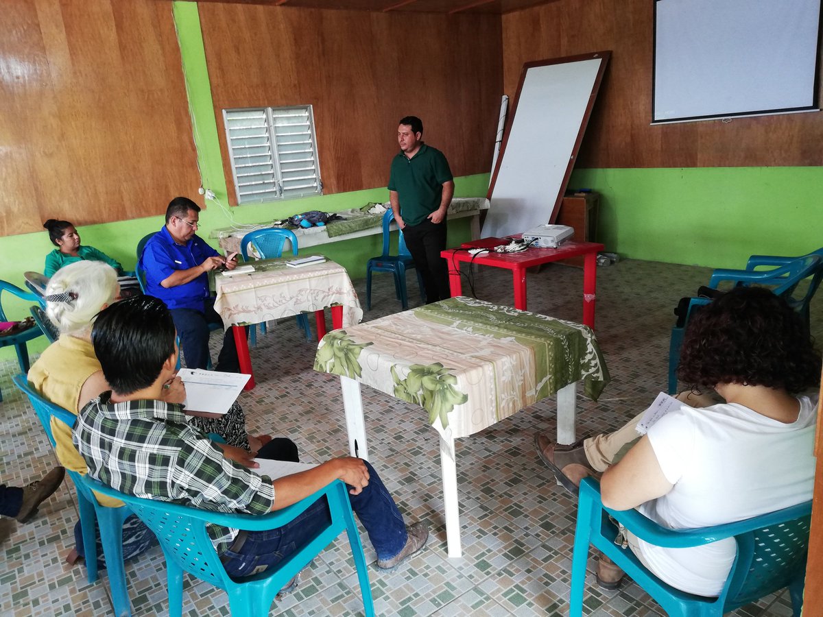 AFISAP1's tweet photo. Se realiza en las instalaciones de  AFISAP, el taller de apicultura a representantes de organizaciones forestales  comunitarias de San Andrés Petén. Coordinado por #MAGA #AGAPI #AFISAP con el apoyo de  #GIZ Y #ACOFOP #ADAM #MUNISANANDRES https://t.co/4U94GxsM5I