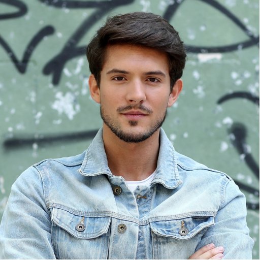 BloodreinaOT's tweet photo. Quien debe seguir en la academia? #OT18Gala4 

RT Dave
MG Carlos https://t.co/w90hKElrwc