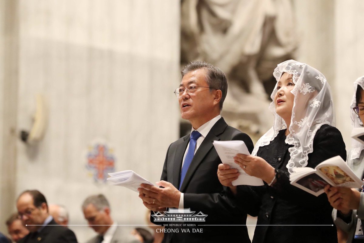 시편의 말씀처럼, 이제 한반도에서,
“자애와 진실이 서로 만나고, 
정의와 평화가 입을 맞출 것”입니다. 

오늘 성베드로 대성당에서 올린 
한반도 평화를 위한 기도는
남북한 국민들과  
평화를 염원하는 세계인 모두의 가슴에
희망의 메아리로 울려 퍼질 것입니다. 
goo.gl/xh875A