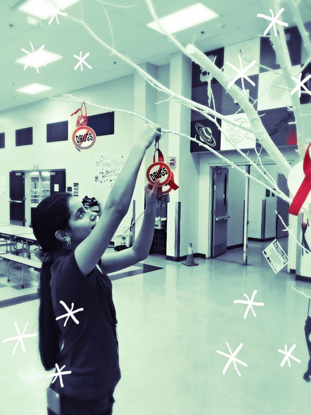 amschangeagents's tweet photo. #RedRibbonWeek #apollomiddleschool #peaceclub #amspeace #nodrugs @apollo_rockets @ChoozPeace @probrainbroward https://t.co/GgOe7WHCV3
