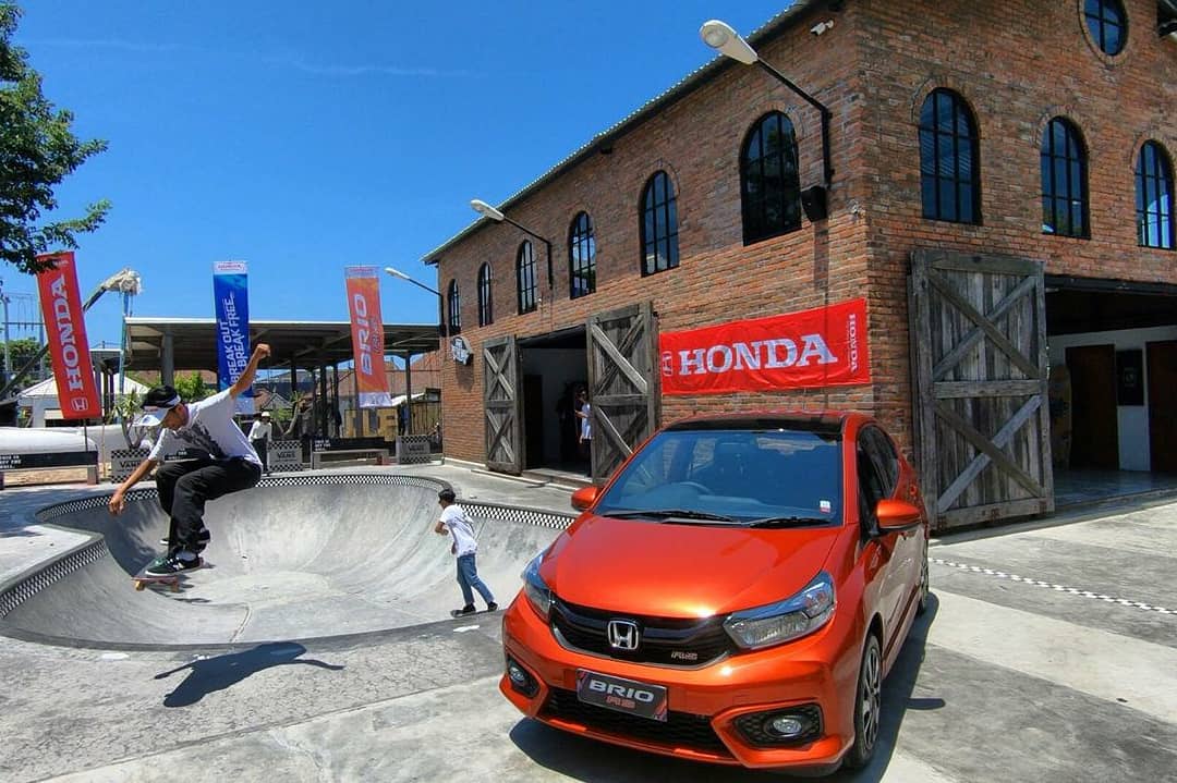 hondaisme's tweet photo. All New Honda Brio RS cocok buat kamu yang berjiwa sporty. Whatever, whenever, however. Break out, break free with All New Honda Brio!

#honda #hondaisme #car #cars #allnewbrio #brio #breakoutbreakfree https://t.co/HtlQQEohmc
