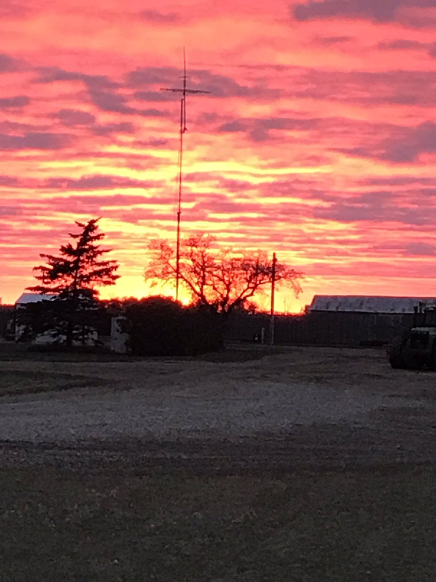 #calidonleasing #harvest18 #farming 
The harvest sky was alive!