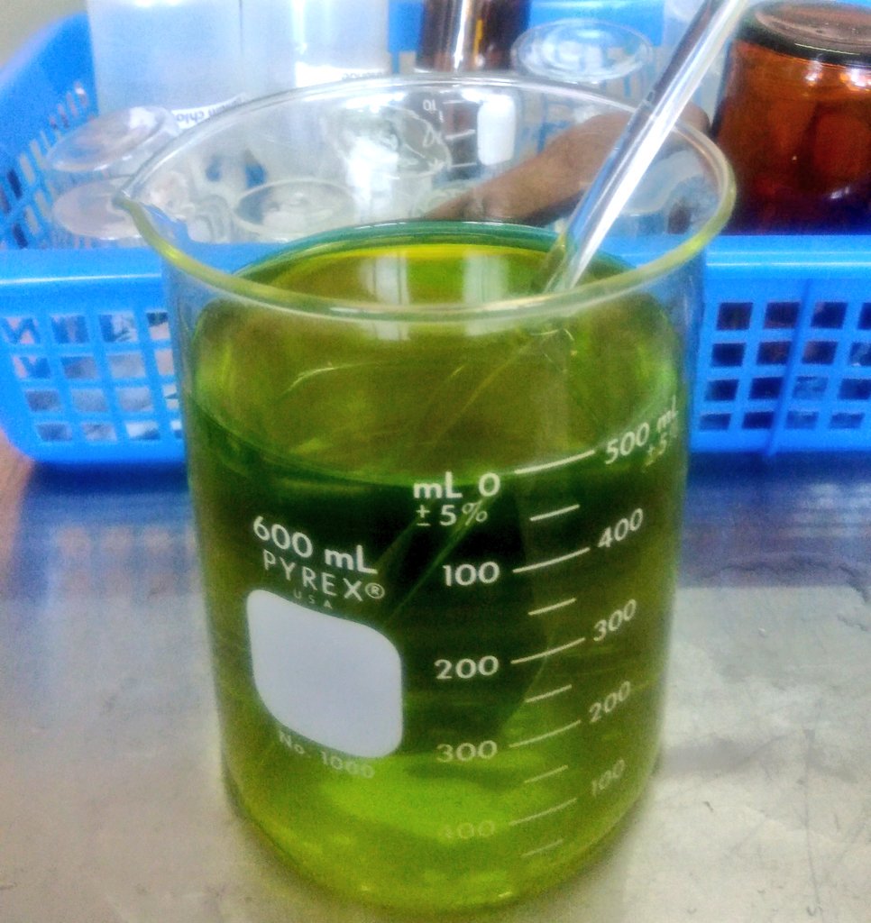 aimwee's tweet image. Timpla muna ng chemicals hehe 😁 #solutionoftheday #potassiumferricyanide