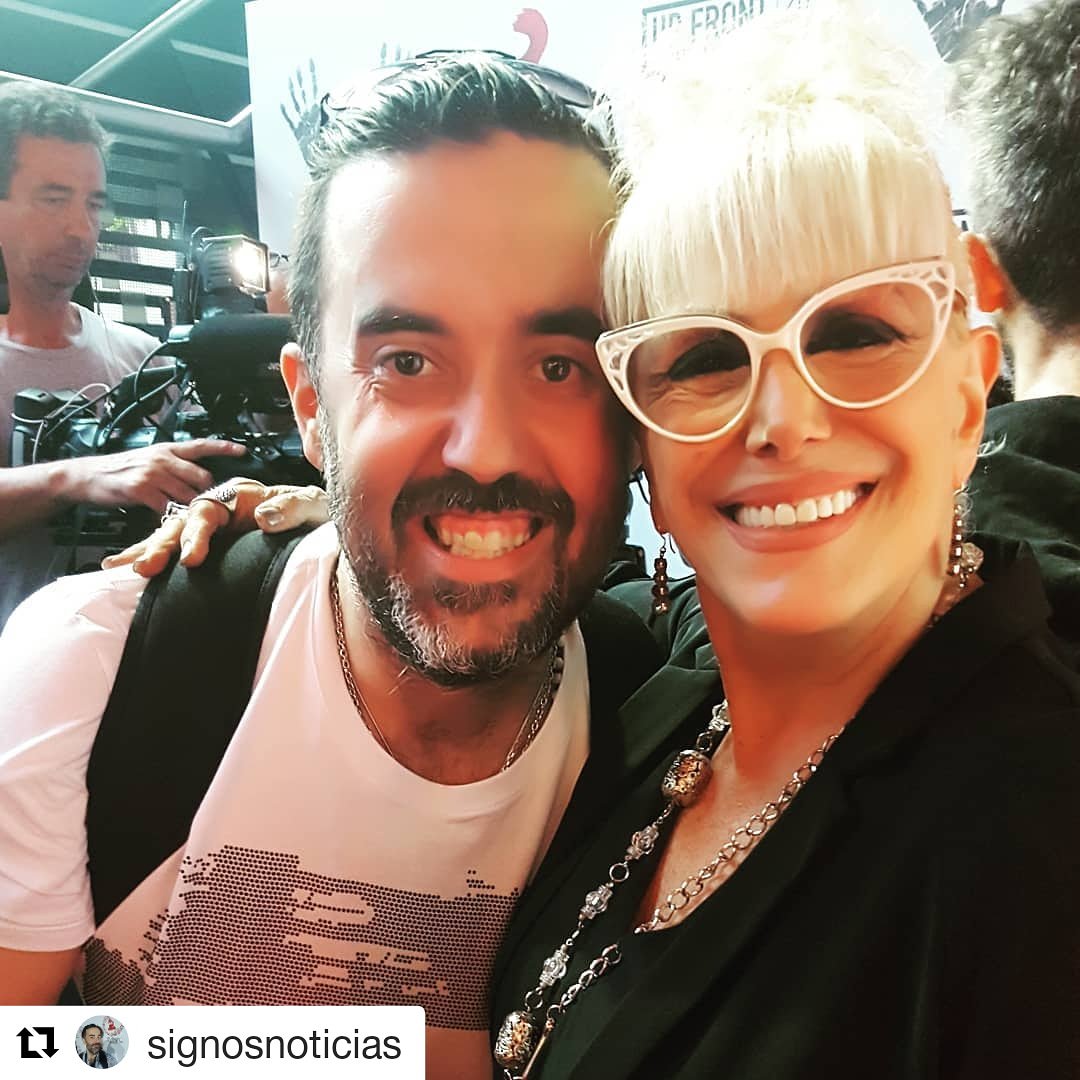 ALEJANDRODENIS5's tweet photo. #Repost @SignosNoticias (@get_repost)
・・・
Con la diosa @valerialynch en el #upfront2018 https://t.co/G25mJ0YpQ9