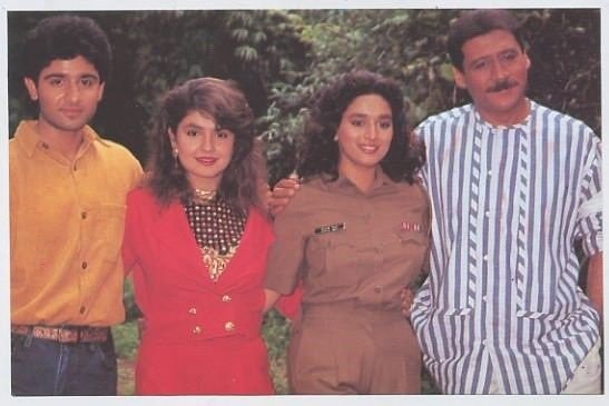 #RarePic of #JackieShroff, #MadhuriDixit, #PoojaBhatt and #VivekMushran during #Sachin's #PremDeewane (1992)