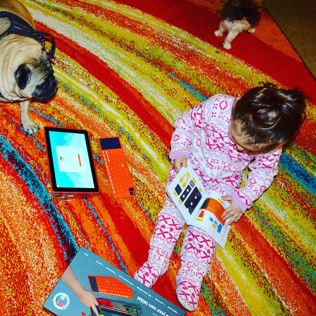 nurse_shannan's tweet image. To learn more about this @teamkano 💻 build your own computer kit visit 
kano.me/store/us/produ…
#kanocomputer #sponsored #creativecoding #CodingWand
.#toddlerfun  #mamarazzi  #kidsofinsta  #motherhoodrocks  #toddlerph #momslife  #kids #momswithcameras  #letthembelittle #review