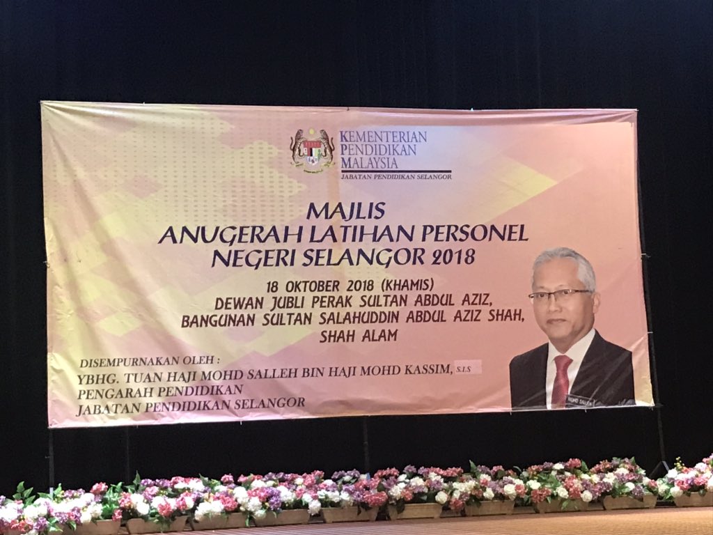 BadaHasnan's tweet photo. Rejoicing the teachersโ fruits of labour!! Congrats BJrians!!
#onlyinsmkbj
#anugerahlatihanpersonelselangor
#togetherwecandogreatthings https://t.co/vwuv5ct9rf