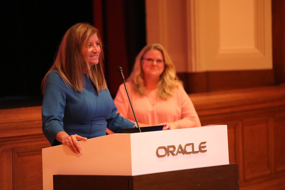 nwap_sv's tweet image. Oracle Global Customer Success program leader @laurenldiehl leading an engaging #BirdsOfAFeather table discussion on &quot;My Career: Overcoming Obstacles &amp;amp; Finding My Path&quot; at @OracleWomenLead hosted inter-company Networking With A Purpose-Silicon Valley event #nwap_sv #WomenInTech
