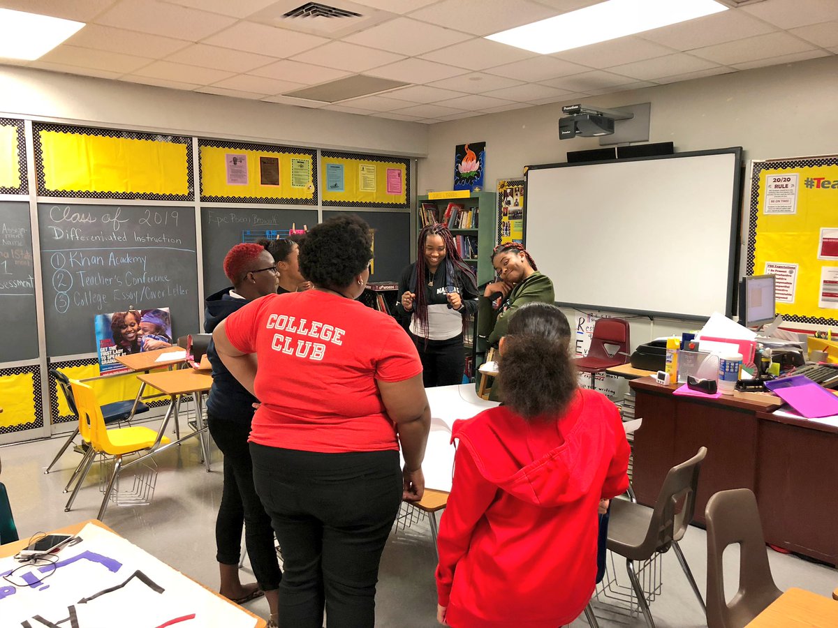oneikaosborne's tweet image. my colleague, Ms. Cantave (ELA 4), covered my club meeting for me today while I ran down to our ESSAC meeting AND while she ran her own club meeting in the front of her class at the same time! So thankful for her endless support and friendship always. ♥️#FAMUeducators #FAMUmade