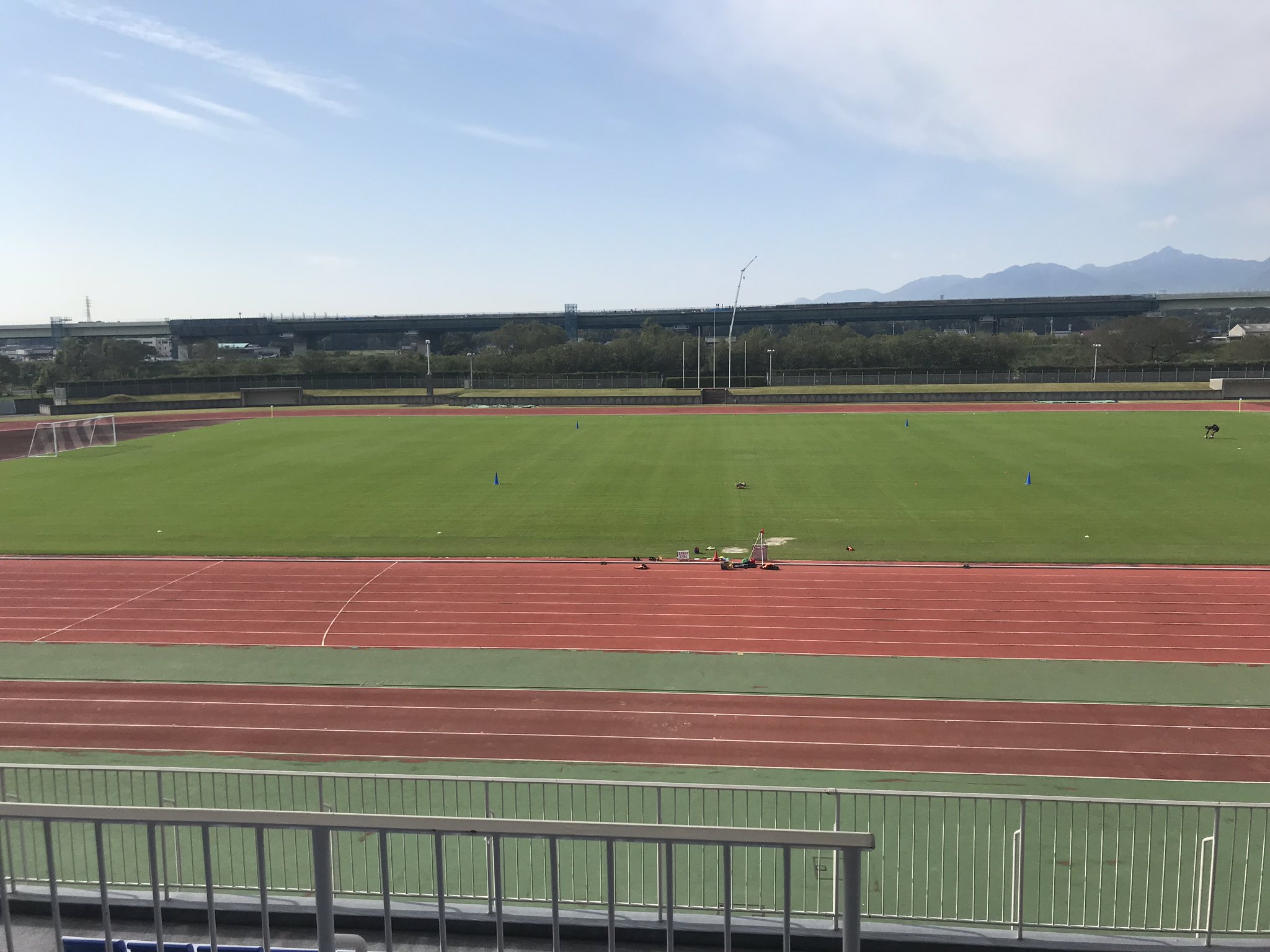 ট ইট র ムラさん 約2ヶ月 試合をしていない間に東員町陸上競技場のピッチが綺麗になっています ちょうど良い養生期間になったのかな ヴィアティン三重 東員町陸上競技場 T Co Jlds0r6wrk ট ইট র