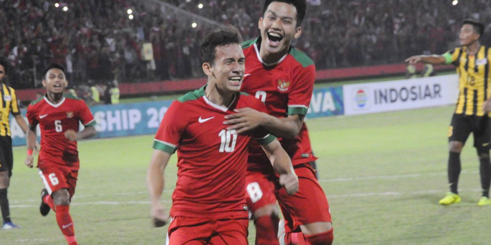 MuizuK's tweet photo. Siapa kita?
#timnasday #TimnasU19 #Garuda https://t.co/Aols0mSe5I
