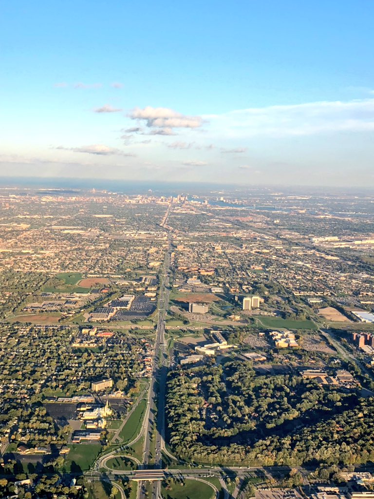 KellyRBrooks's tweet photo. A beautiful city that is coming back to life. Ripe for a #SHAREDetroit??? #dogooddtw #sharegood https://t.co/Cu8sPRJ4pF
