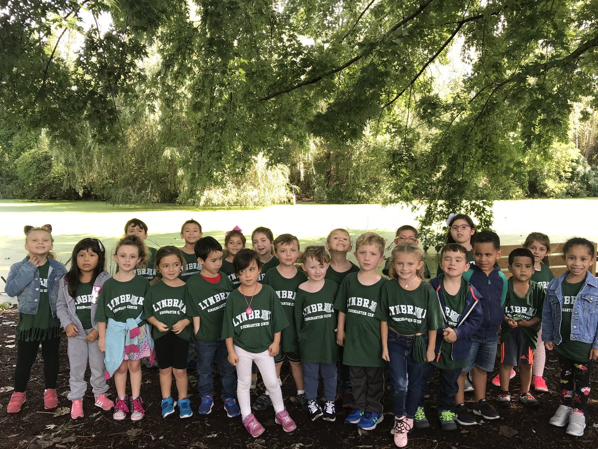 lisaarosee's tweet photo. #fieldtrips Alley Pond and Lynbrook Library! #interactivelearning #kindercrazy https://t.co/yzZyy0UJqb