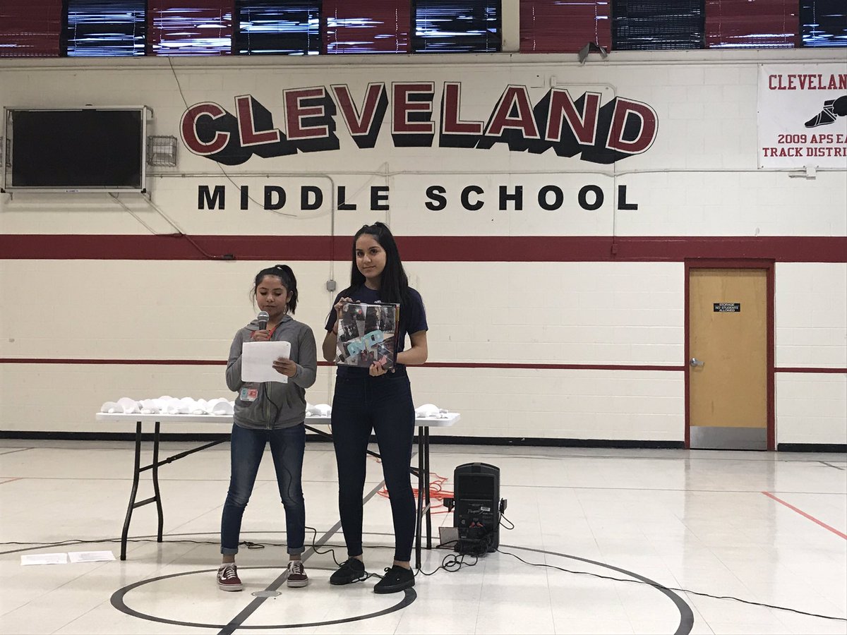 marisol_fraga's tweet image. @APSCLEVELANDMS AVID Candle Light Ceremony. Students shared the importance of AVID and the importance skills they learn. #APSLZ4 #AVID