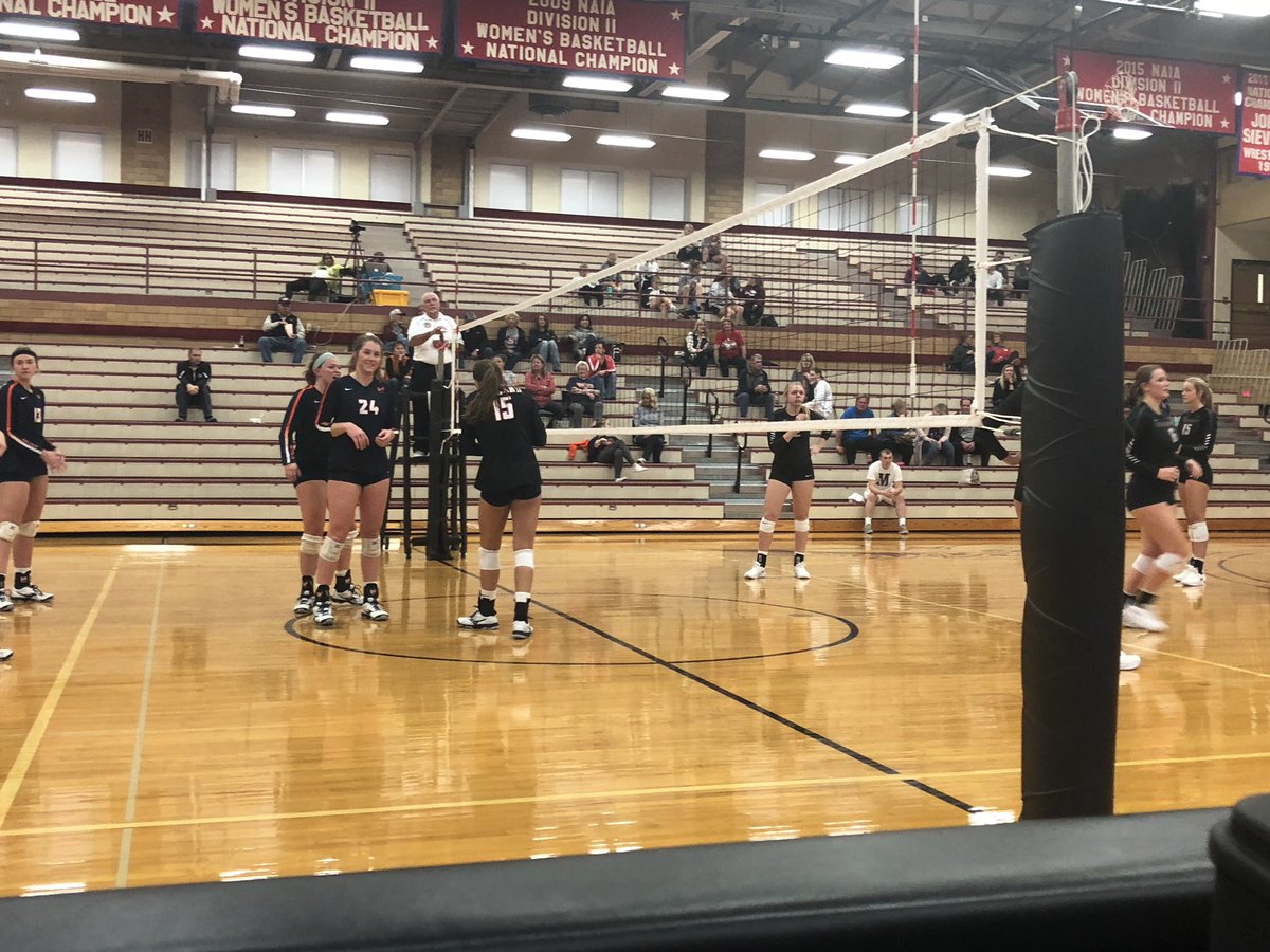 MsideMustangs's tweet image. Scenes from tonight’s @GPACSports volleyball clash between @MsideMustangs and @Midland_Sports #MSideMustangs #morningsidecollege @NAIA @VolleyMob