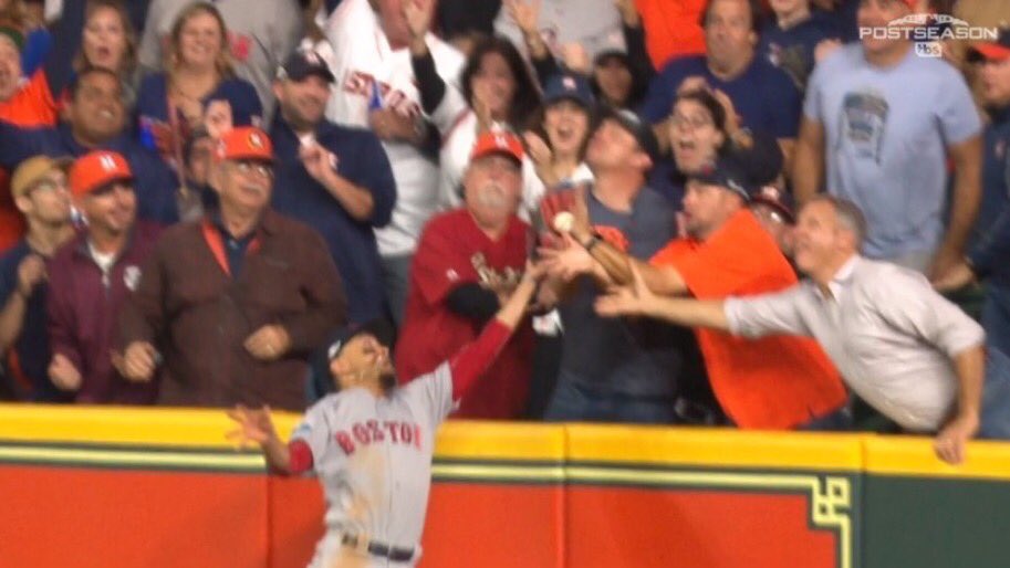 damonhunter10's tweet photo. Might have been one of the worst calls in baseball.. the ball was clearly over the fence.. how is he out? https://t.co/GpMpmpCl6f