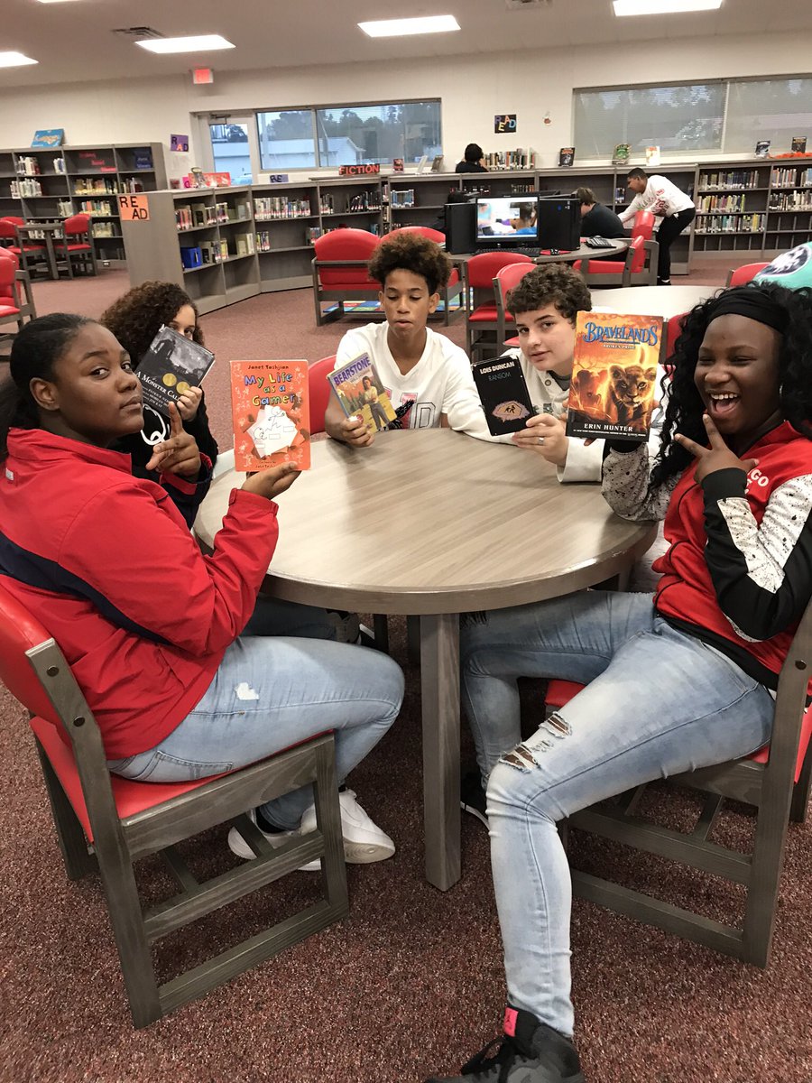 MediaNjm's tweet image. Seventh graders sharing strategy and books today! #LibraryViews #MediaInTheMiddle #NoJoFamily