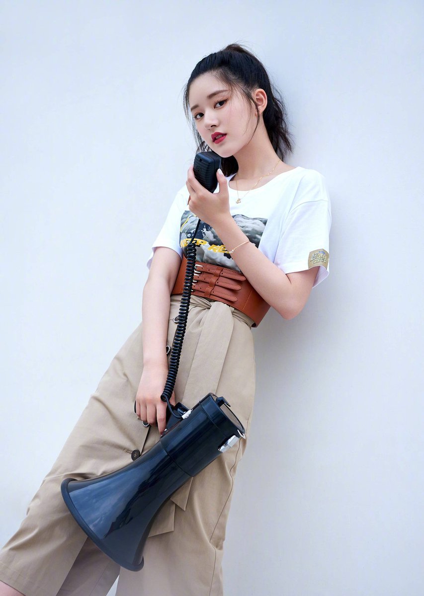 PREAW19th's tweet photo. อรุณสวัสดิ์ค่ะลูกทัวร์ทุกท่าน กรุณารักษาเวลาด้วยนะคะ มีเวลาช้อปปิ้งเพียง1ชม.เท่านั้นแล้วเราจะพาท่านไปทานของอร่อยและละลายทรัพย์ในที่ต่อไป (ประกาศใส่โทรโข่ง) https://t.co/GpfRc9Lbu5