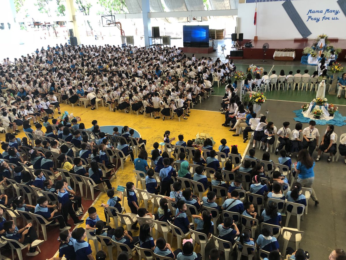 ADDU_GS's tweet photo. Around 1,800 pupils from Grades 1 to 6 participated the Living Rosary 2018. This is an annual devotion practice dedicated to our Blessed Mother Mary and also a responce to the call for #OneMillionChildren praying the Rosary. 
#addugs #StartBright #FormationTeam https://t.co/fhrM2q0MPO