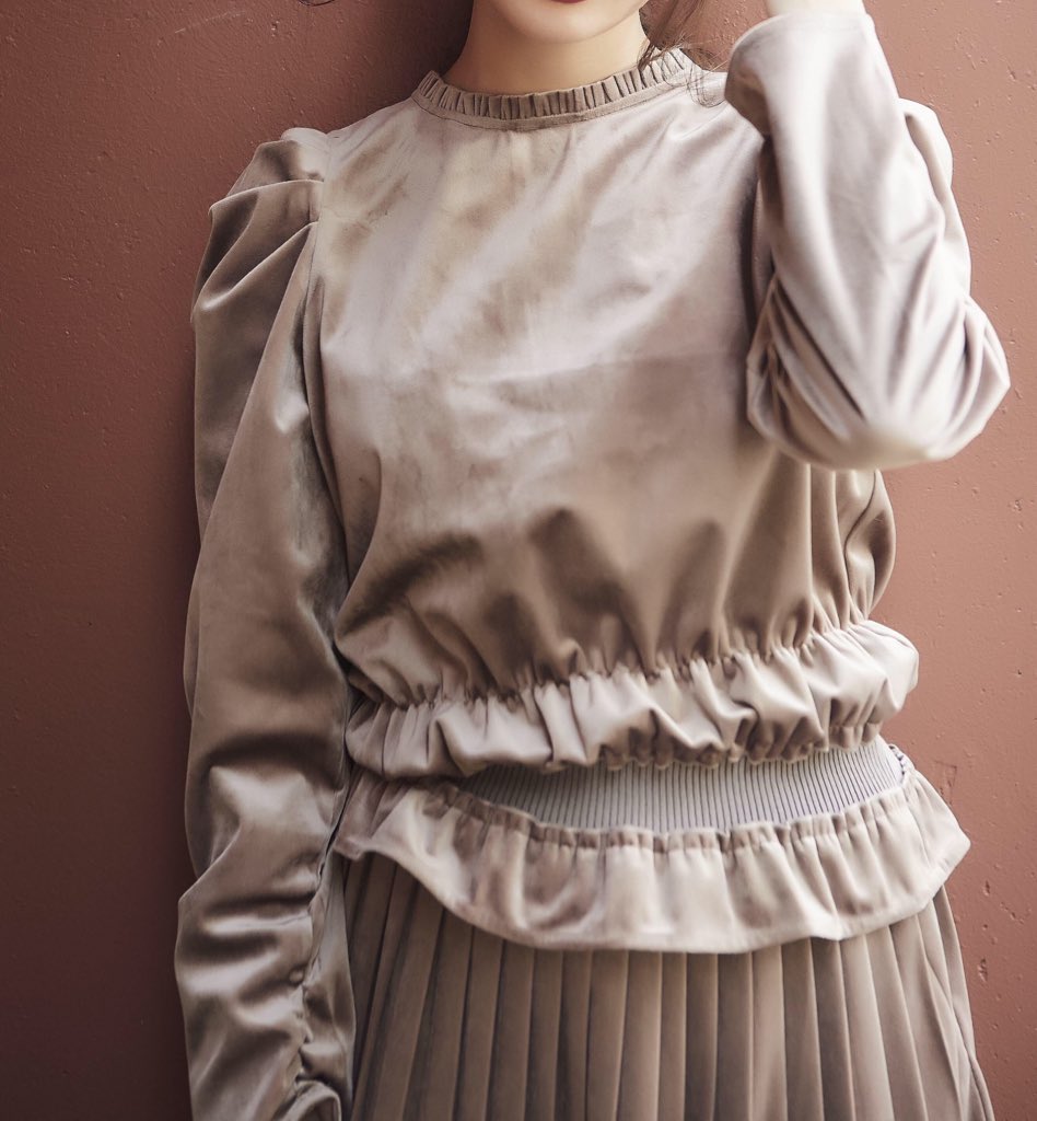 みわ ꇐ ꇐ こじはるちゃんのher Lip Toっていうブランドから出るお洋服 私が持ってるulla Johnsonの ワンピースにめっちゃ似てるなーって思った