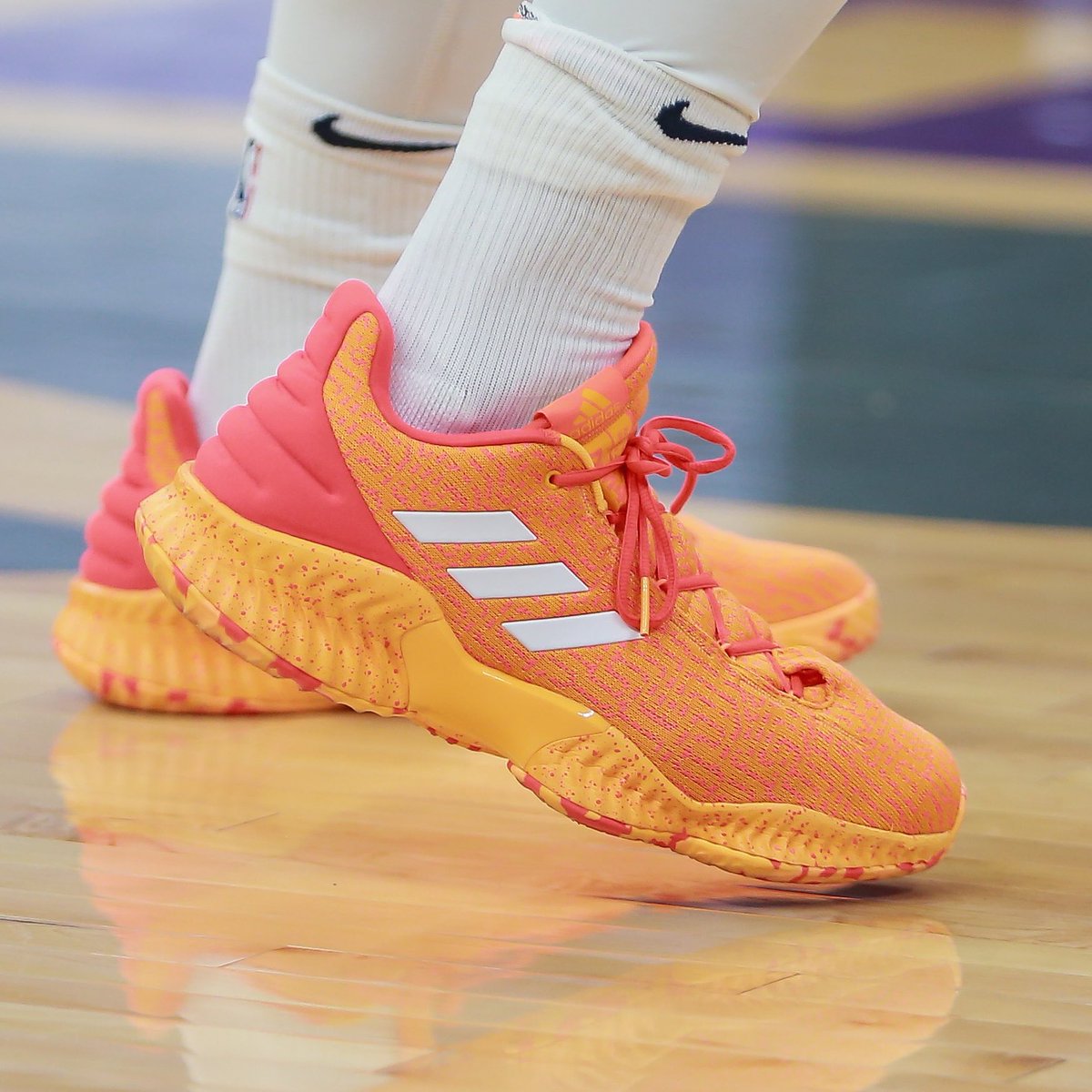 adidas pro bounce donovan mitchell