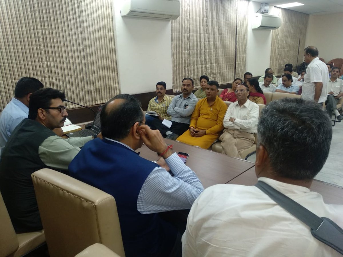 dm4BJP's tweet image. Attended meeting of Morchas , Distt Presidents. , Councillors  presided by @BJP4Chandigarh President Sh. @SanjayTandonBJP , Prem Kaushikji , Ramvir ji , Bhimsen ji &amp;amp; @princebjp wherein  #AyushmaanBharat , #MannkiBaat , #ModiApp , #RunforUnity were discussed.