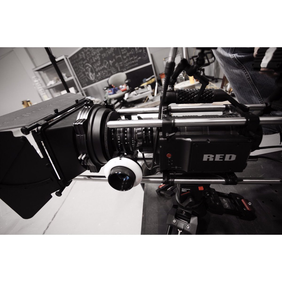 intersectmovie's tweet photo. Retro gear shot. The amazing Red ONE camera on a less-than-adequate-for-the-weight Manfrotto 501 head. The good old days.
#IntersectTheMovie #IntersectMovie #BehindTheScenes #BTS #ShotOnRed #ShotOnRedOne #Filmmaker #Filmmaking #Cinema #Manfrotto501 https://t.co/Ij5TSgBkzQ