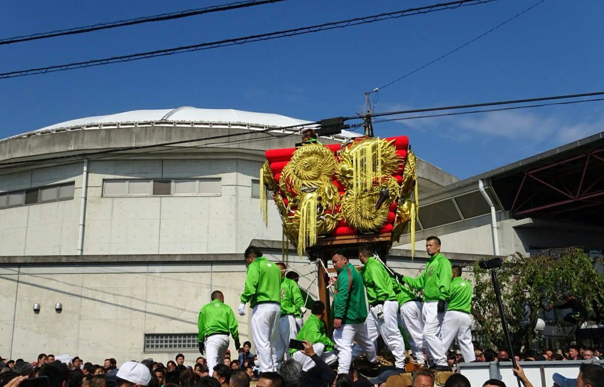 こんちゃん Twitterissa 東町は目の前に居るのだが 西町は自治会館で待機 東町太鼓台 東町 西町太鼓台 西町 新居浜太鼓祭り