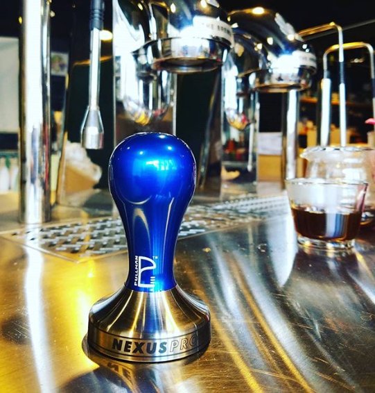 pullmanespresso's tweet image. The Nexus Pro with a glossy aluminium handle, 58.50mm precision base makes a statement in any light. Make sure it is part of your kit if you love your base big!

#pullmantamper #pullmanespresso #tamper #barista #Pullman